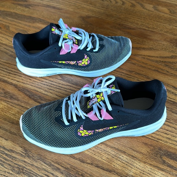 Nike Women's Downshifter 9 SE Black Light Pink Running Shoes 9 - Picture 4 of 11